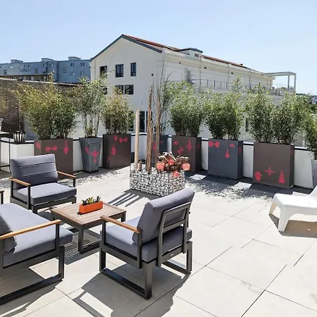 Le Penthouse De *